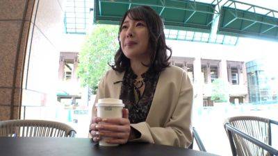 【訳ありな人妻】「騎乗位のとき、自ら動くタイプです。。。」気持ち良いところを探しては、無心に腰を振り続け、快楽の波を自分から引き寄せる。自分の快感に正直な彼女は - txxx.com - Japan