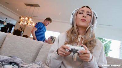 Hot Nerd Heather Honey Cucks Gamer Girlfriend - videomanysex.com