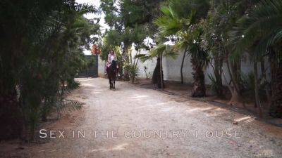 Riding On The Farm 10 Min - upornia.com