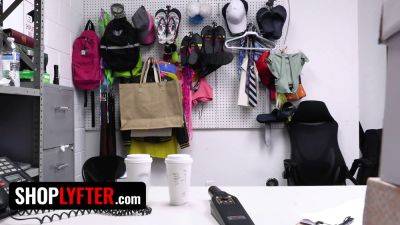 Dorian's Loss Prevention Lesson: Scarlett can't shoplift, but Dorian will help her anyway - sexu.com