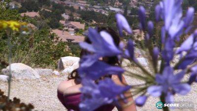 Hitcher With Hooters - hotmovs.com