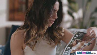 Masturbating ifo a mirror makes me wetter than Ive ever been - hotmovs.com