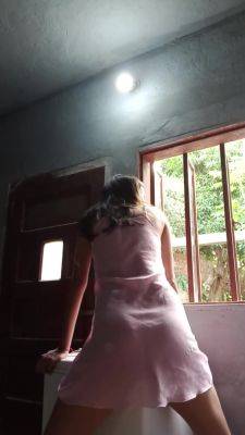 Humping The Corner - hclips.com