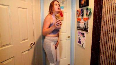 girls desperate to pee wetting her jeans panties - drtuber.com