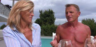 Sandra prend son pied dans la piscine - txxx.com - France