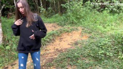 (el Mejor Video) Encuentro A Una Mujer Perdida Y Ayudo A Encontrar La Salida A Cambio De Sexo - hclips.com