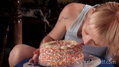 Blonde Masturbates With A Tasty Cake - upornia.com