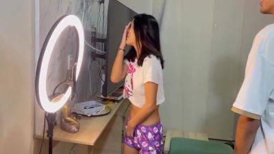 Leonardo Dicaprio And Sara Case - Le Ayudo A Mi Pequena Hermanastra Con Sus Redes Sociales Y Termino Follandomela Duro Por El Culo. H.l. 7 Min - hclips.com