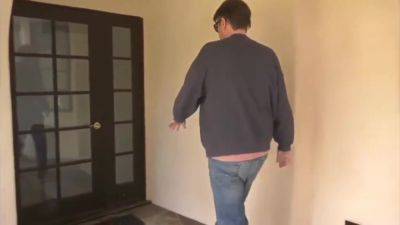 Bound With Her Bodyguard - hclips.com