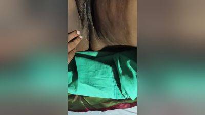 Tamil Stepsister Showing Her Boobs To Stepbrother - desi-porntube.com - India