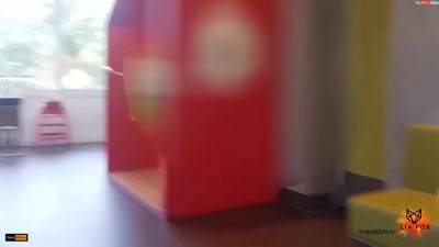 Versaute Spielchen Bei Fastfood Laden!! Mit Lia-fox - hclips.com