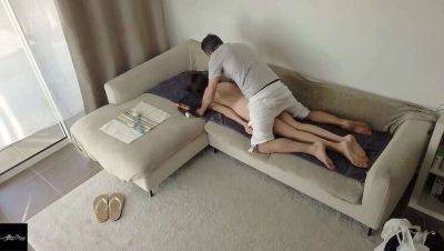 Lewd masseur pleasures himself while serving client - veryfreeporn.com