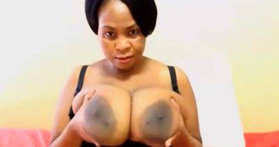 Ebony webcam girl with huge tits - drtuber.com