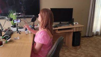 Stepmother Helping Out with a Hand Job before Sleep - porntry.com