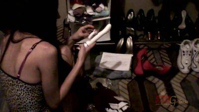 Chatting with Zoey - hotmovs.com