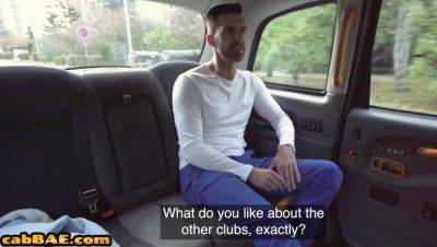 Stunning cab driver pleasing passenger in the back seat - hotmovs.com