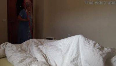 A Muslim chambermaid is shocked upon encountering his large male organ - veryfreeporn.com - Turkey