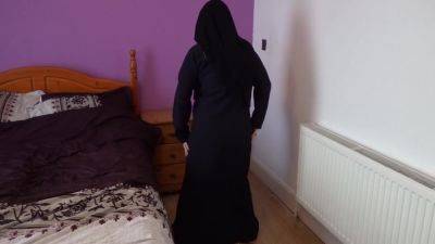 Dancing In Burka And Niqab In Bare Feet And Masturbating - hclips.com - Britain