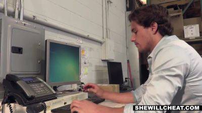 Fuck The Boss! - videomanysex.com