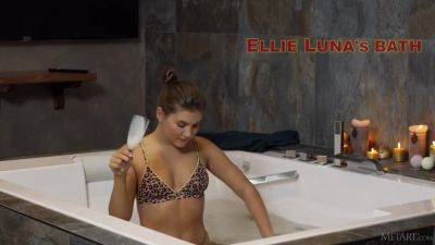Ellies Bath In Hd With Ellie Luna - upornia.com