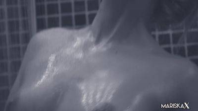 MARISKAX Carla Cox wants to ride that big cock - txxx.com