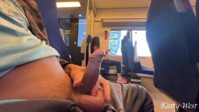 Neznakomec Pokazal Mne Svoi Chlen V Poezde I Ya Otsosala Na Publike - hclips.com