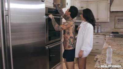 Zanna Blue And Small Hands - Fucked Sexy Stepmom - hotmovs.com