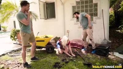 Alena Croft - Alena Croft - Getting Dirty With Ms Croft - upornia.com