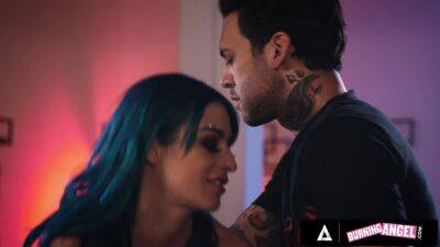 Jewelz Blu - Gorgeous Escort Jewelz Blu Has Her Pussy Destroyed By Small Hands' Big Cock - txxx.com