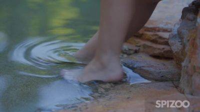 Anna Claire Clouds Is A Horny Spoiled Brat - hotmovs.com