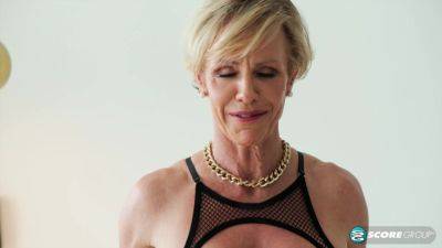 A swinging 56-year-old makes herself cum - hotmovs.com