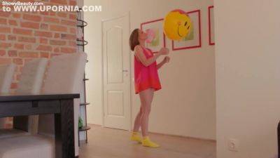 Selena Smile - upornia.com