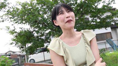 お淑やかな感じのあらふぉーおんなとえっちな事をしてみる - senzuri.tube