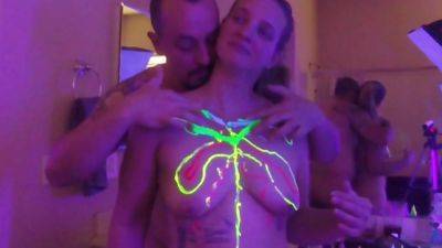 Body Painting In The Black Light - hclips.com