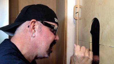 Gloryhole BJ DILF deepthroats dude - drtuber.com