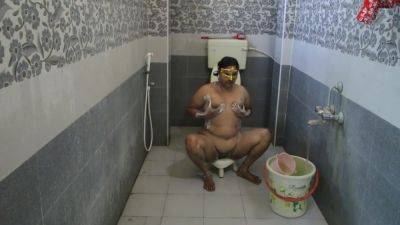 Horny Big Boobs Desi Aunty Taking Shower - desi-porntube.com