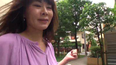 0005780_50代のスリム日本人の女性が人妻NTRのハメハメ - txxx.com - Japan