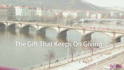 The Gift That Keeps Giving - S7:E5 - Nubilefilms - hotmovs.com