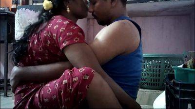 Indian Wife Sexy Kissing Ass - desi-porntube.com - India