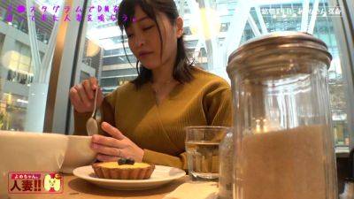 0005985_３０代のデカチチ日本人の女性がグラインド騎乗位するパコハメ - txxx.com - Japan