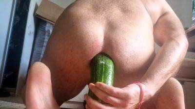 filling white ass with cucumber - drtuber.com