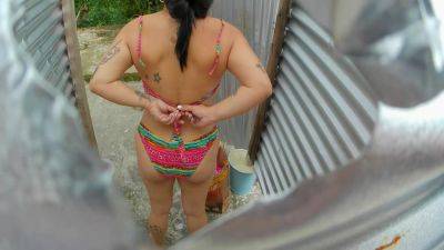 Beach Booth Recording Of Latin Woman With Pronounced Hips - hclips.com