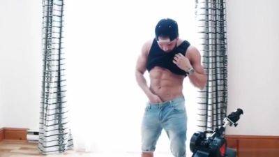 Zack Y Una Chupadita - hotmovs.com