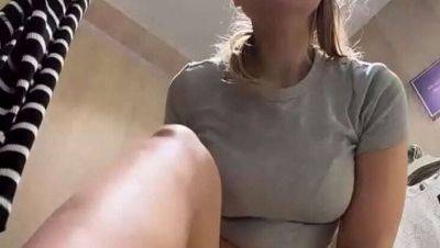 Juicy Amateur Squirts in Public - Hot Teen with Big Booty - veryfreeporn.com