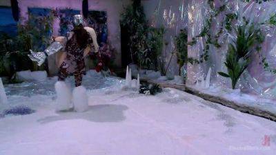 Barbarella Vs The Electric Dolls - Kink - hotmovs.com