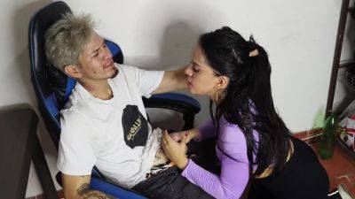 Mi Secretaria Me Da Su Culo Para Aumentarle El Sueldo - hclips.com