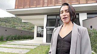 La agente de bienes raíces más caliente me muestra la propiedad y la profundidad de su coño - ah-me.com