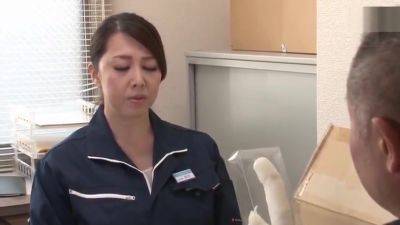 Geile Chefin Einer Asiatischen Dildo Fabrik - hotmovs.com