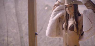 Hot Teen Eliana Western looks fabulous - inxxx.com