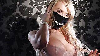 Alix Lynx - Alix Lynx has a fun Halloween solo romp with her pumpkins - ah-me.com